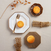 Load image into Gallery viewer, Lune de Blossom Handmade Lava Mooncakes with Crystal Flower Hologram Gift Box -8pcs (Tangerine Peel Custard)
