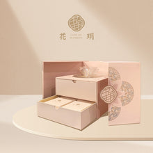 將圖片載入圖庫檢視器 花玥流心手工月餅連水晶花藝立體投影禮盒裝 - 8粒 (經典奶黃味)
